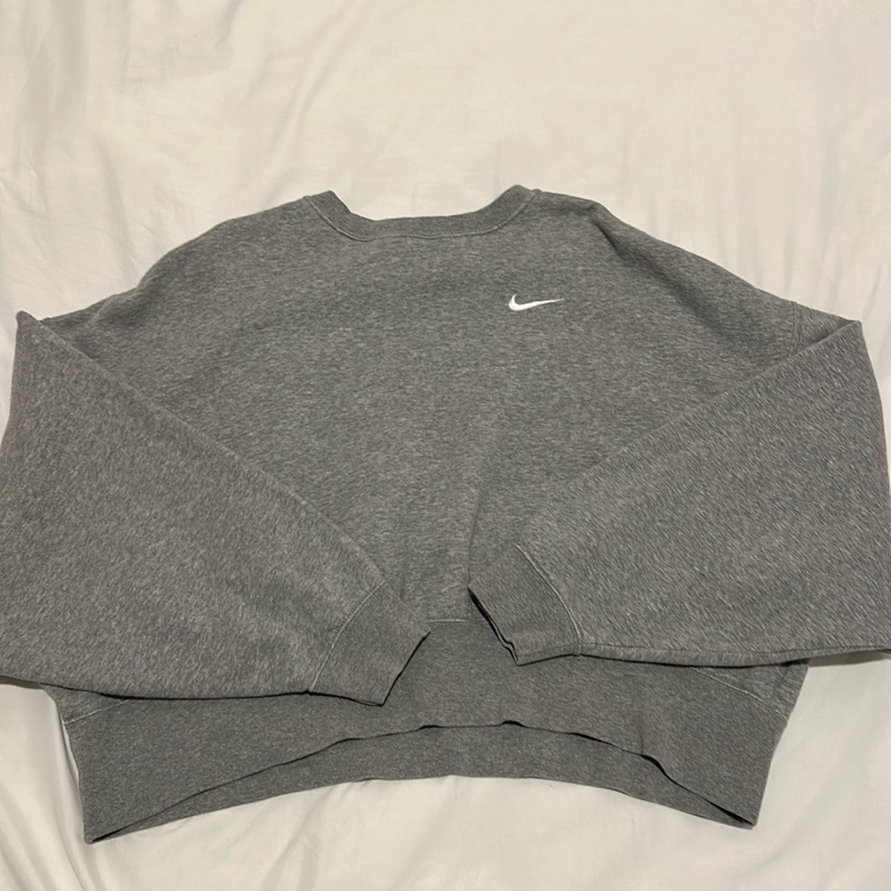 GREY CROPPED NIKE HOODIE!